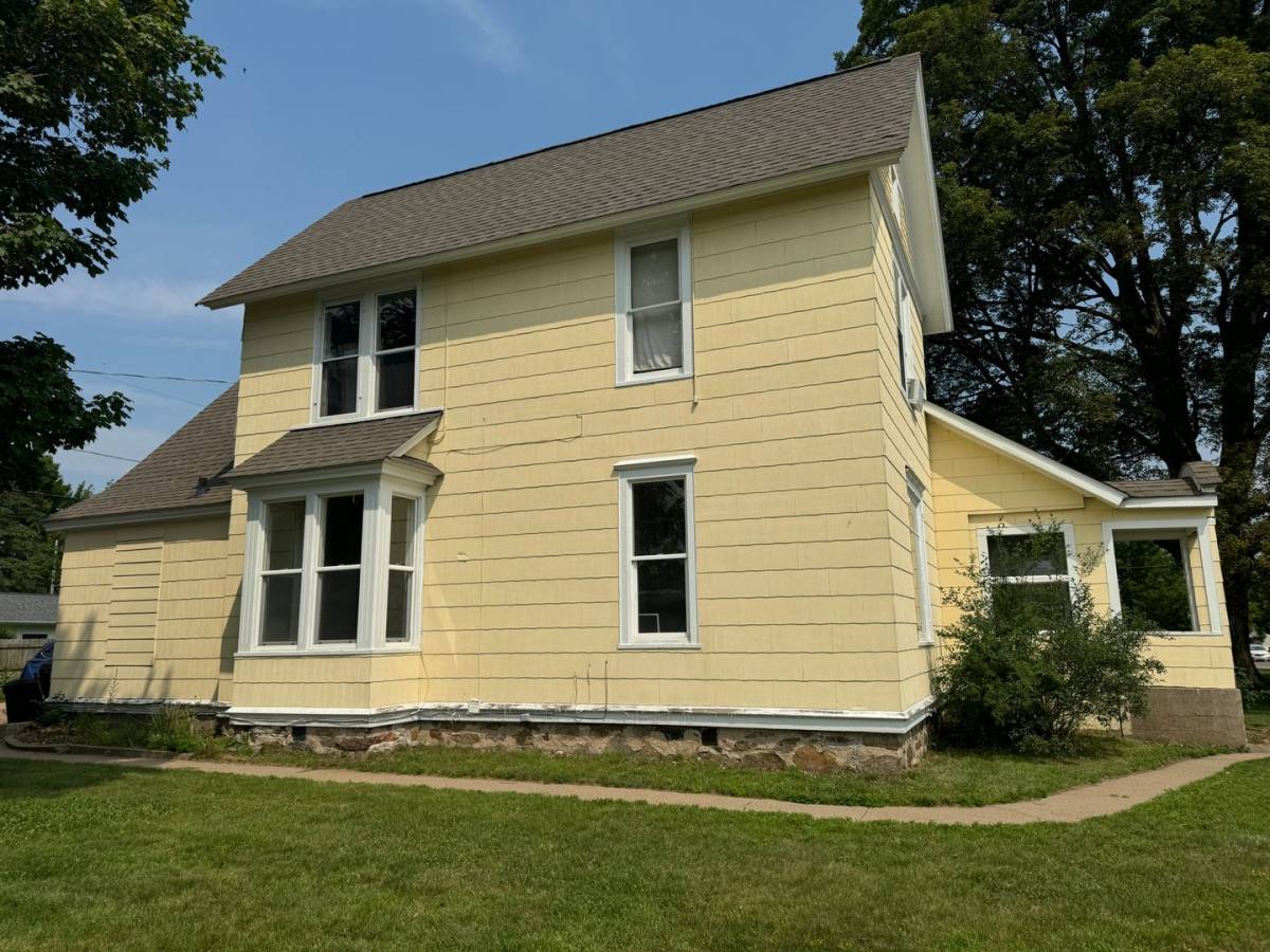 Apartment for rent at 324 N 3rd Ave, Wausau, WI 54401