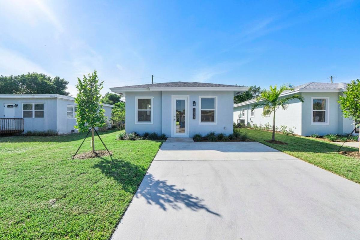 House for rent at 1573 W 16th St, West Palm Beach, FL 33404