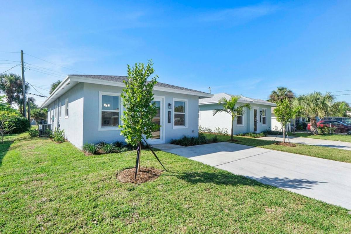 House for rent at 1573 W 16th St, West Palm Beach, FL 33404