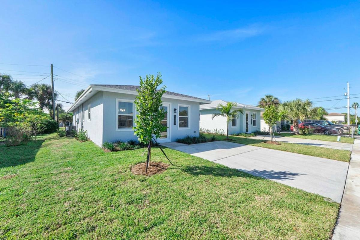 House for rent at 1573 W 16th St, West Palm Beach, FL 33404
