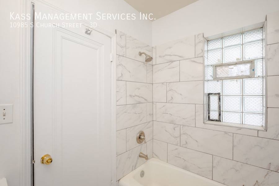 Apartment for rent at 10985 S Church St #3D, Chicago, IL 60643