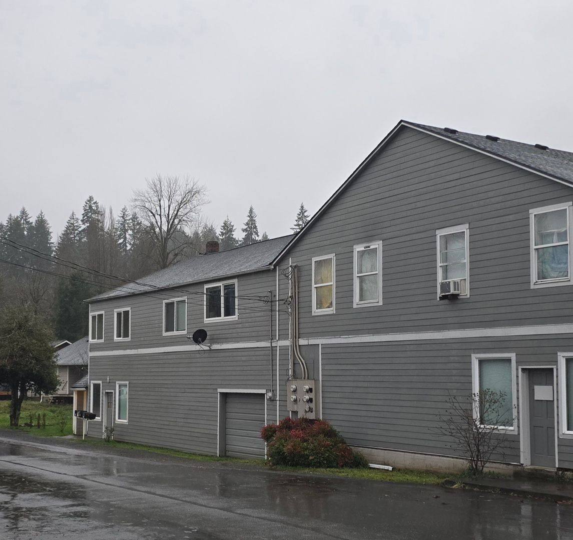Apartment for rent at 321 S Third St, Shelton, WA 98584