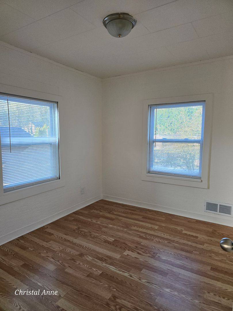 Apartment for rent at 321 S Third St, Shelton, WA 98584