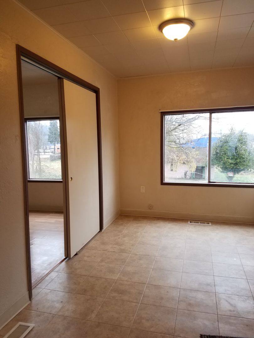 Apartment for rent at 321 S Third St, Shelton, WA 98584
