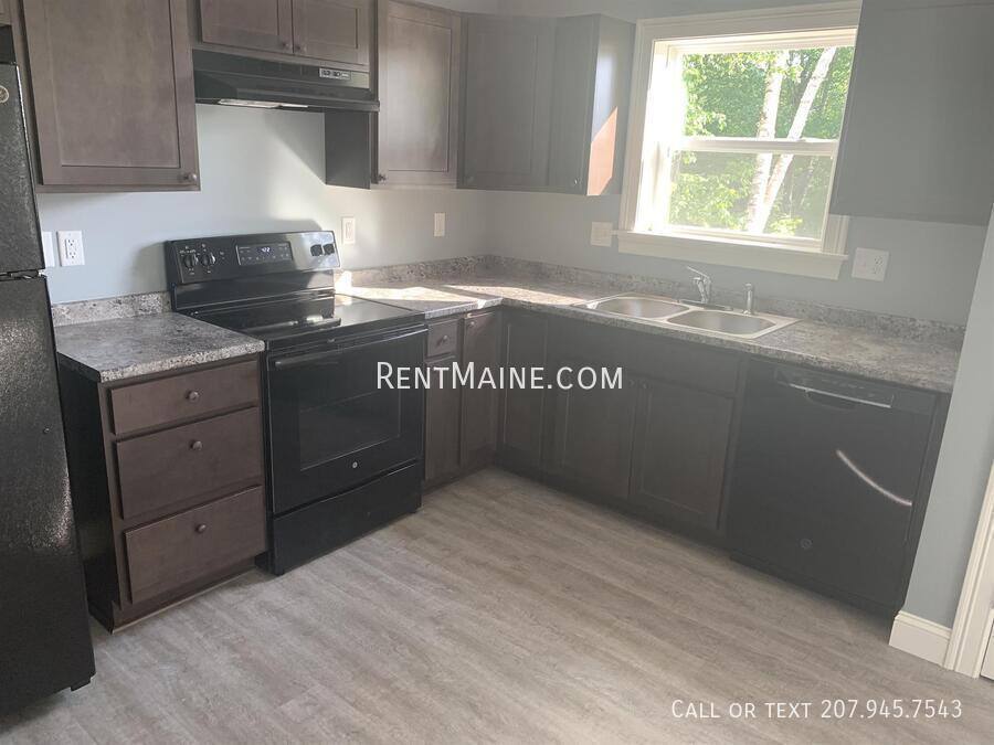 Apartment for rent at 17 Twin Oak Dr, Bangor, ME 04401