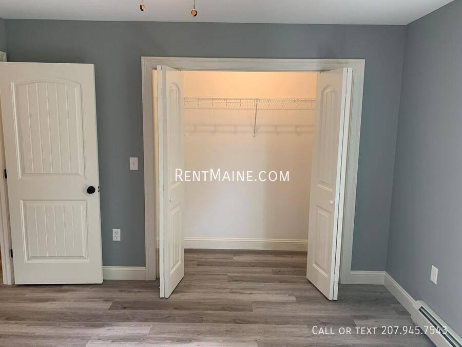 Apartment for rent at 17 Twin Oak Dr, Bangor, ME 04401