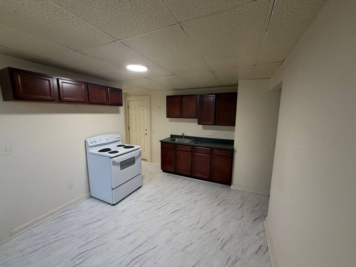 Apartment for rent at 225 Oakland St, Springfield, MA 01108