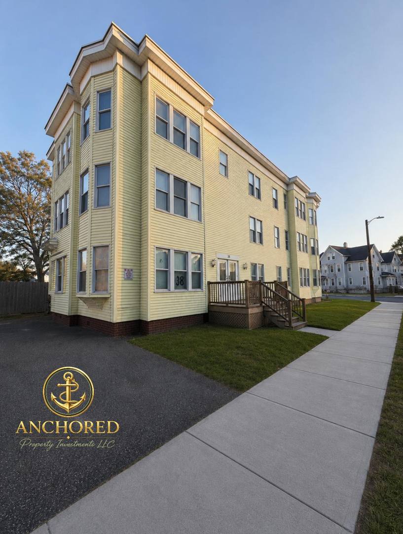 Apartment for rent at 225 Oakland St, Springfield, MA 01108