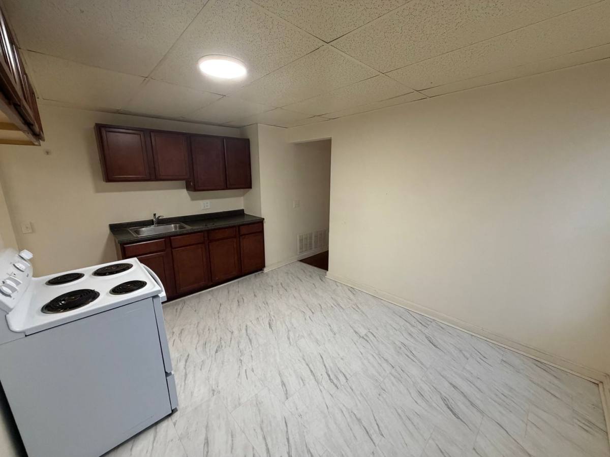 Apartment for rent at 225 Oakland St, Springfield, MA 01108