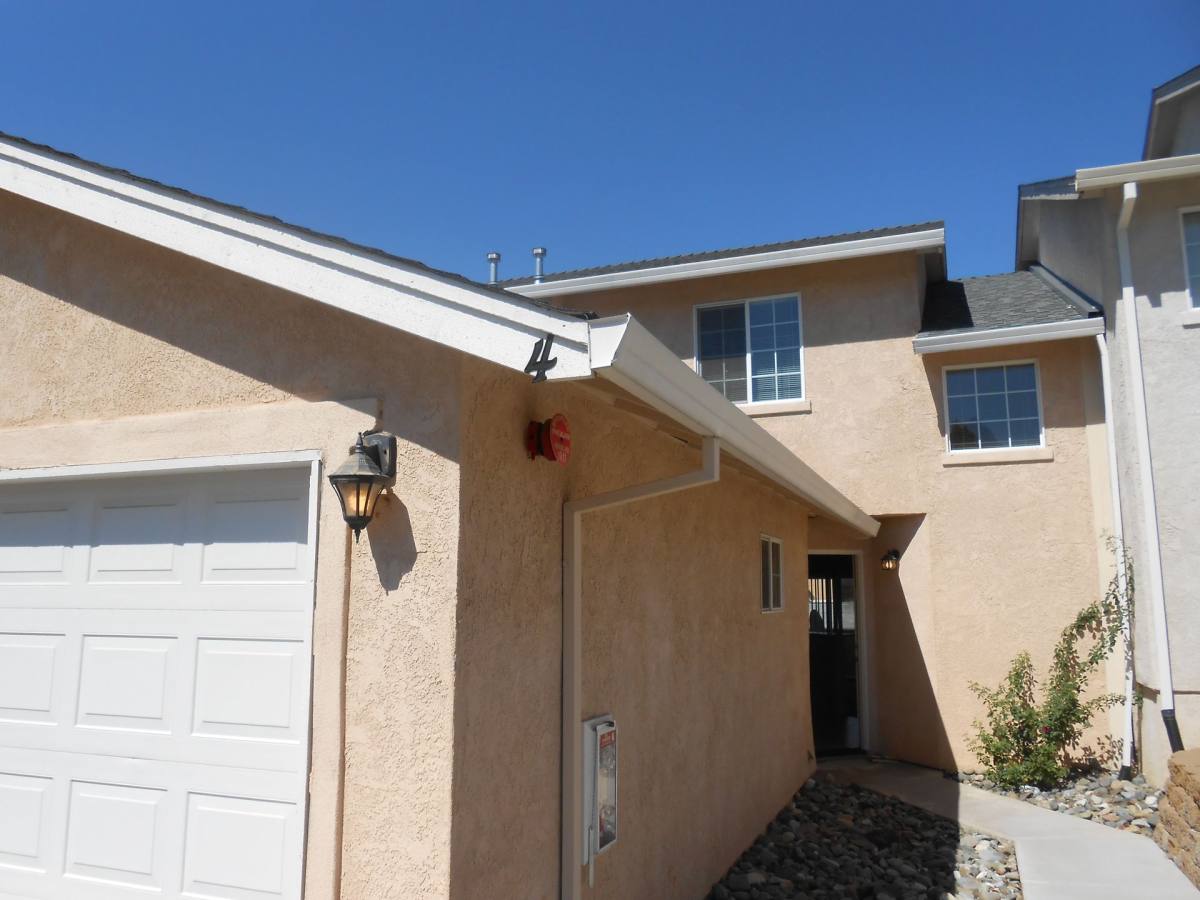 Townhouse for rent at 1100 Brandon Court, Redding, CA 96003