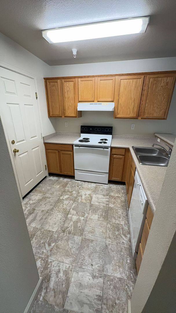 Townhouse for rent at 1100 Brandon Court, Redding, CA 96003