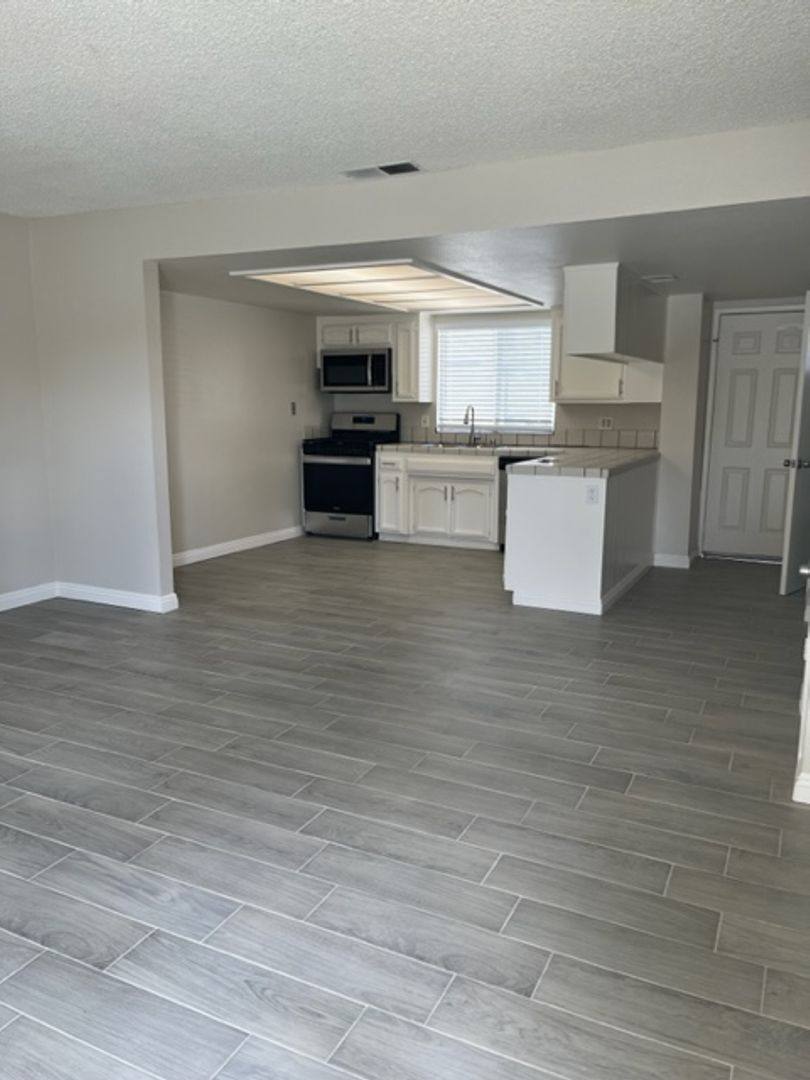 Apartment for rent at 3524 Ashe Road, Units A-C, Bakersfield, CA 93309