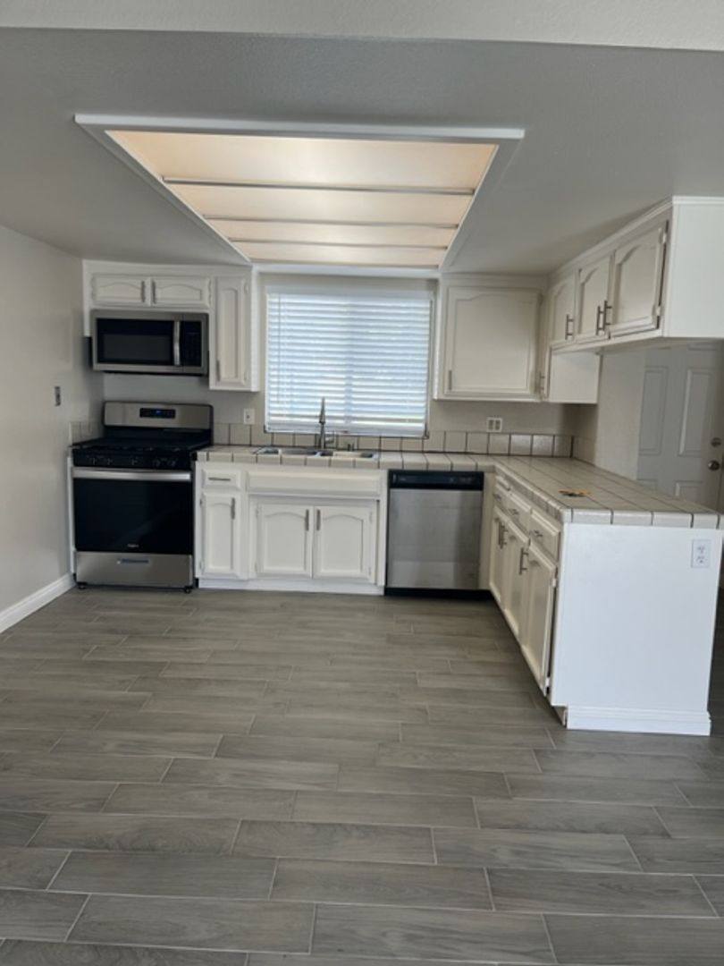 Apartment for rent at 3524 Ashe Road, Units A-C, Bakersfield, CA 93309