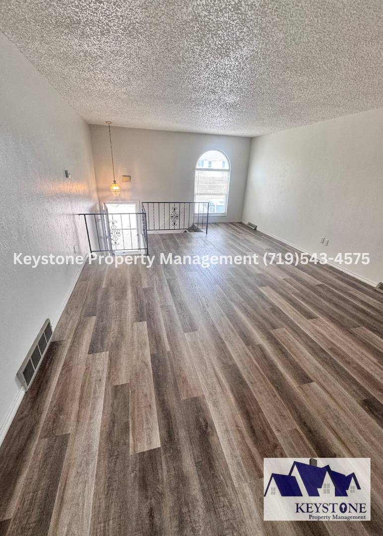 Townhouse for rent at 947 S Honeysuckle Dr, Pueblo, CO 81007