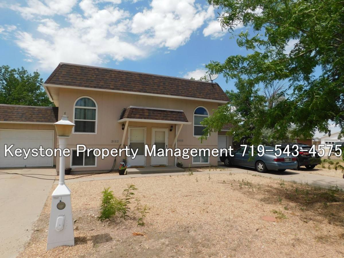 Townhouse for rent at 947 S Honeysuckle Dr, Pueblo, CO 81007