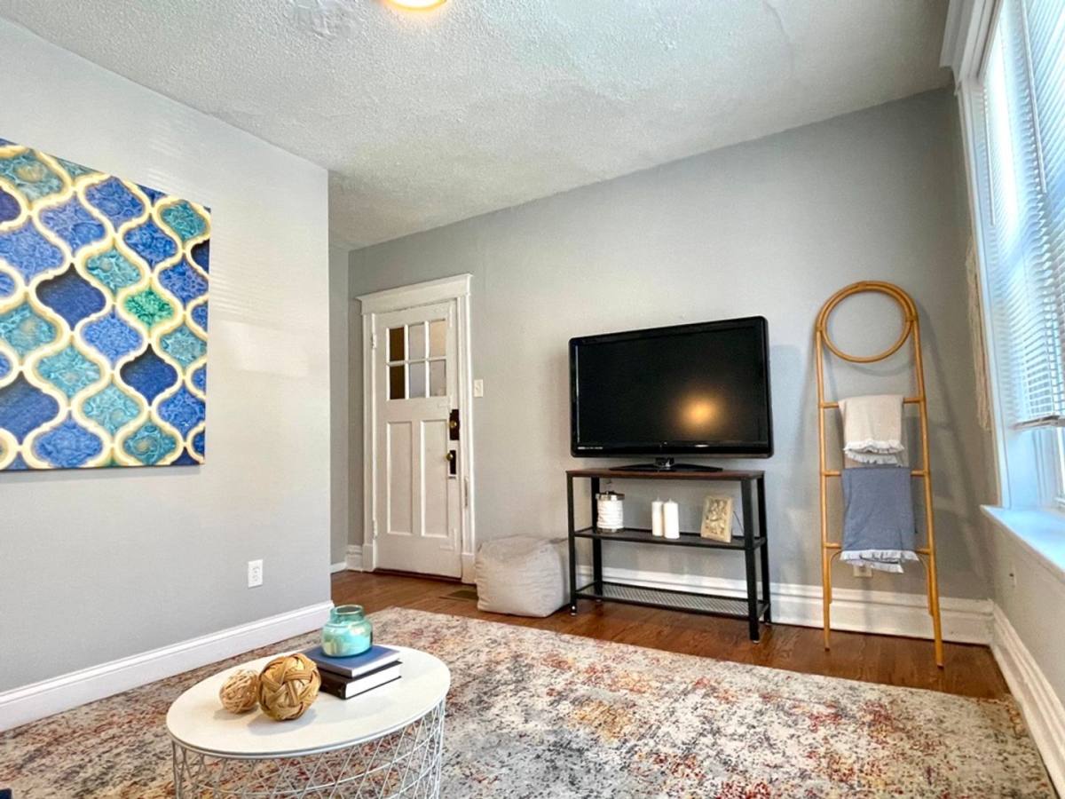 Apartment for rent at 4568 Flad Ave #2E, Saint Louis, MO 63110