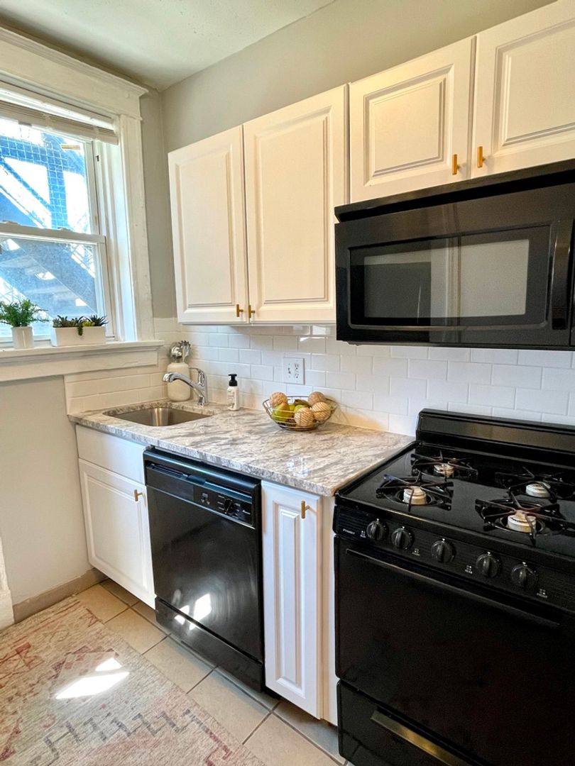 Apartment for rent at 4568 Flad Ave #2E, Saint Louis, MO 63110