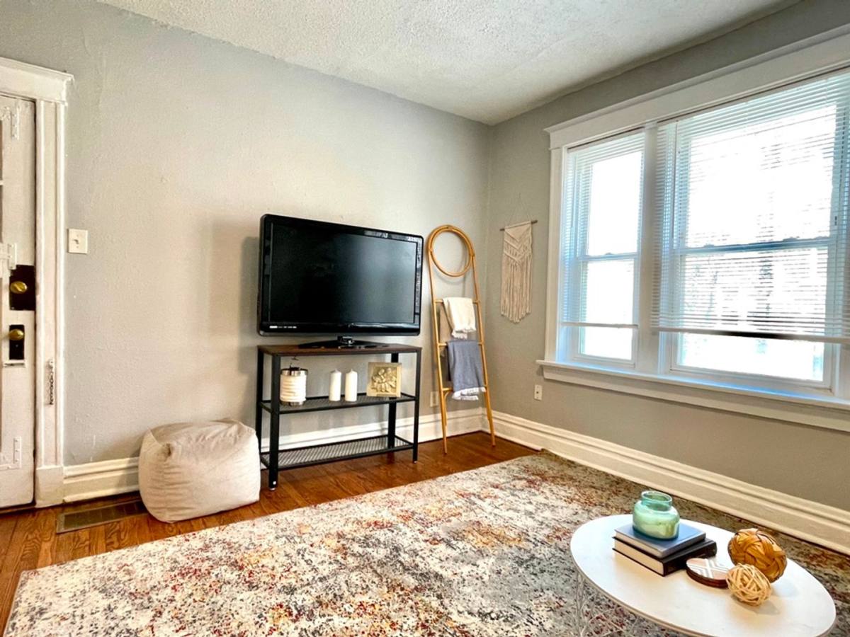 Apartment for rent at 4568 Flad Ave #2E, Saint Louis, MO 63110