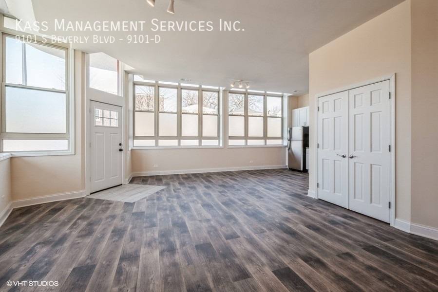 Apartment for rent at 9101 S Beverly Blvd #D, Chicago, IL 60620