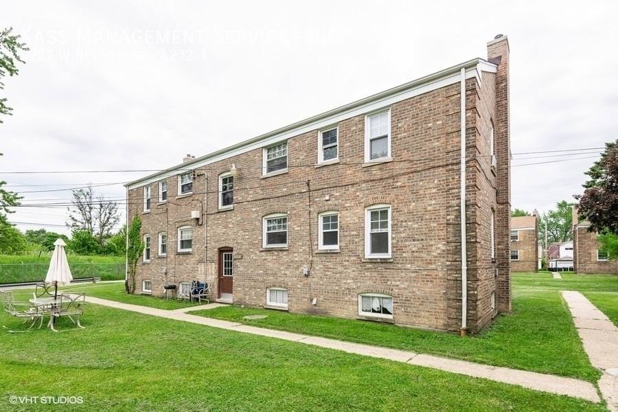 Apartment for rent at 4232 W Nelson St #1, Chicago, IL 60641