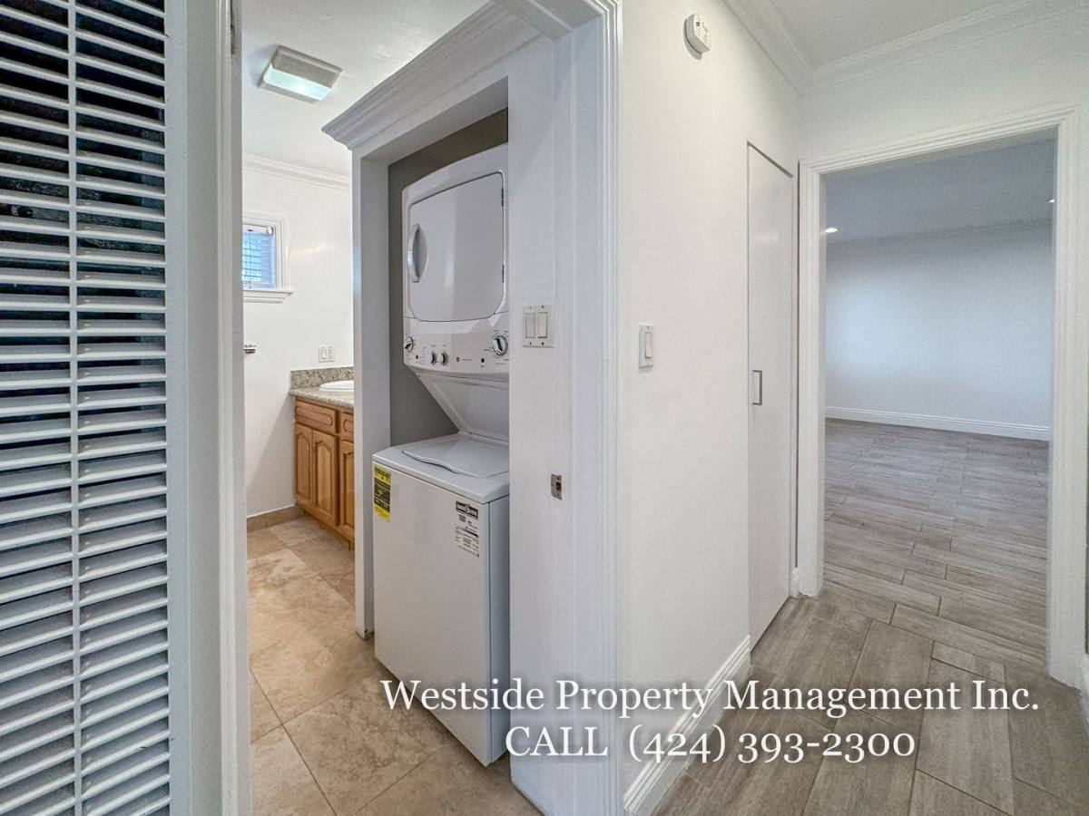 Apartment for rent at 627 Westminster Ave #2, Venice, CA 90291