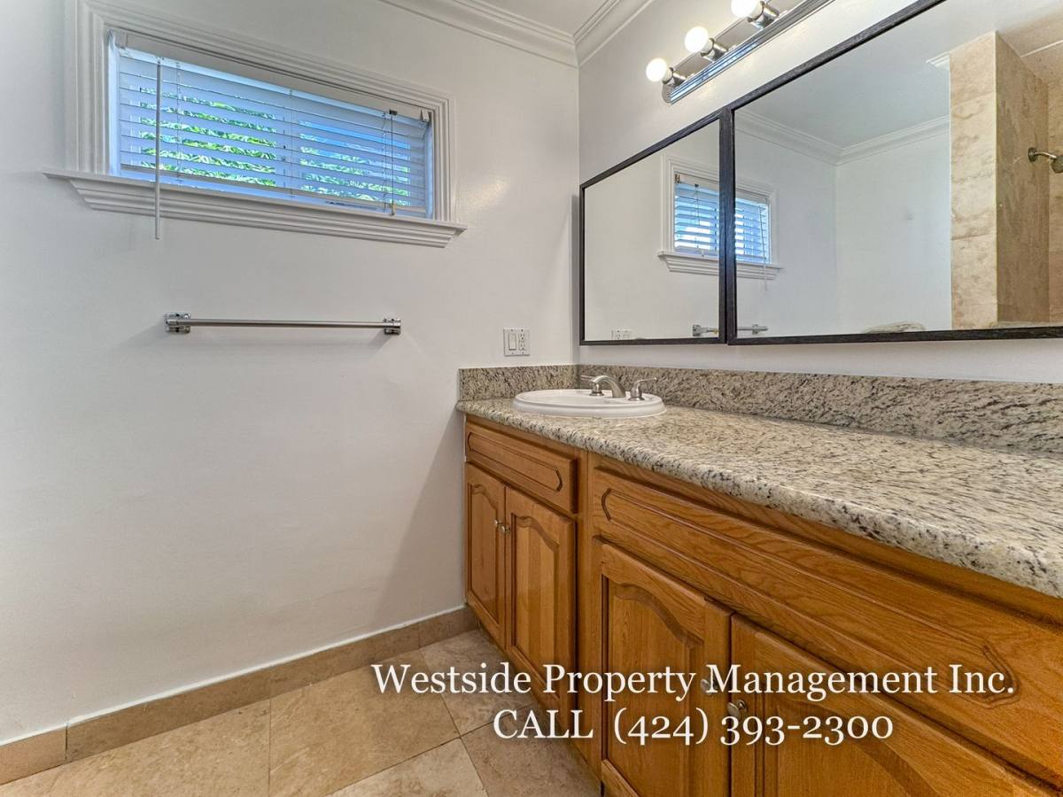 Apartment for rent at 627 Westminster Ave #2, Venice, CA 90291