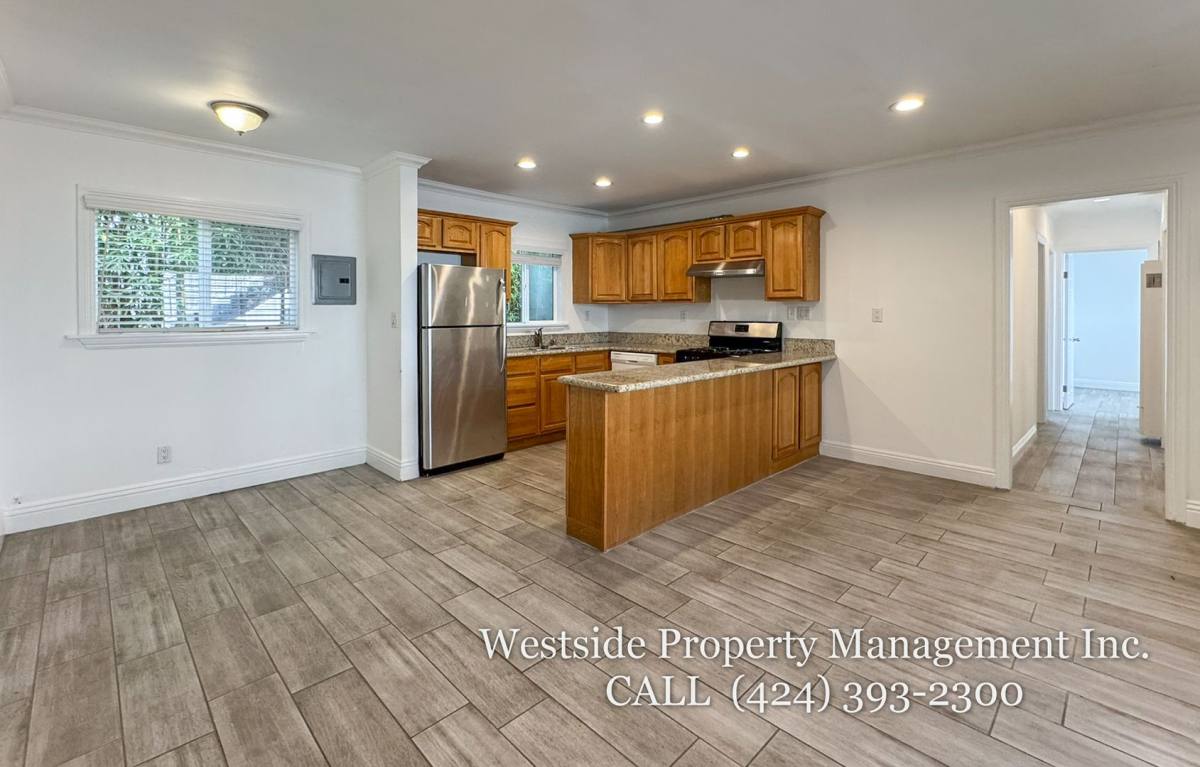 Apartment for rent at 627 Westminster Ave #2, Venice, CA 90291