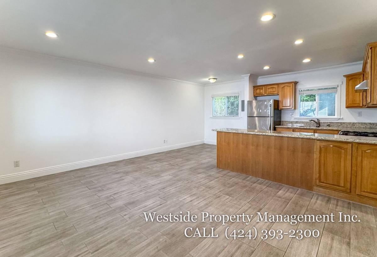 Apartment for rent at 627 Westminster Ave #2, Venice, CA 90291