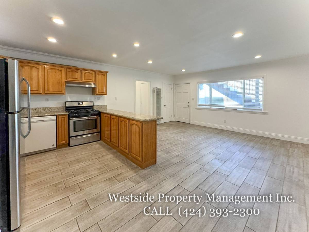Apartment for rent at 627 Westminster Ave #2, Venice, CA 90291