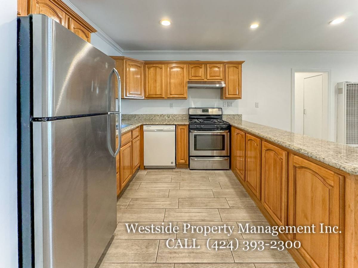Apartment for rent at 627 Westminster Ave #2, Venice, CA 90291