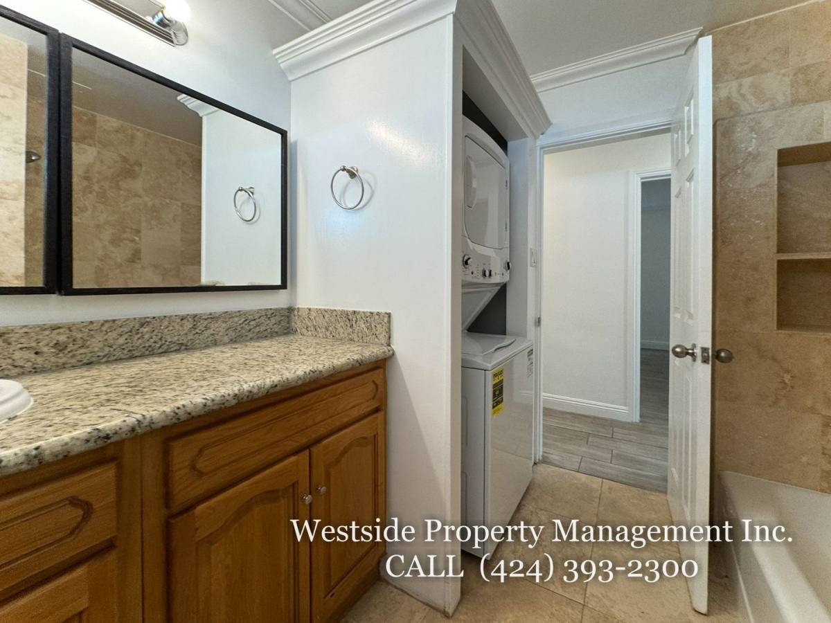 Apartment for rent at 627 Westminster Ave #2, Venice, CA 90291