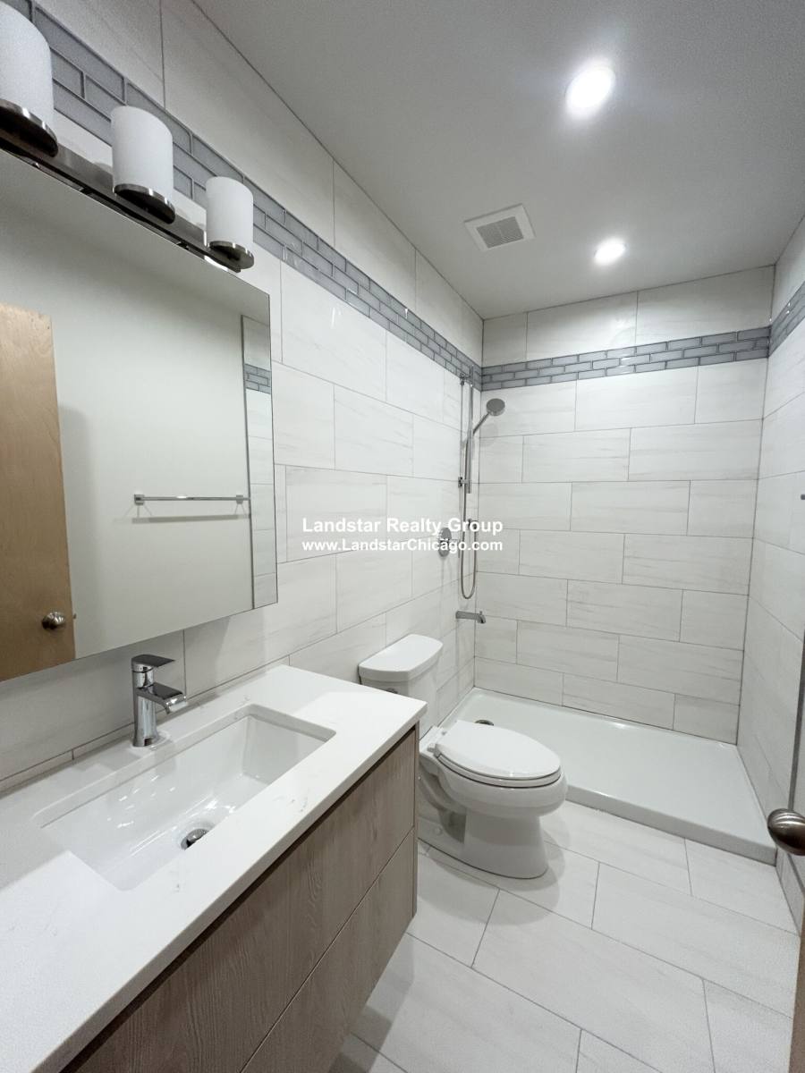House for rent at 4611 S Ellis Ave, Chicago, IL 60653