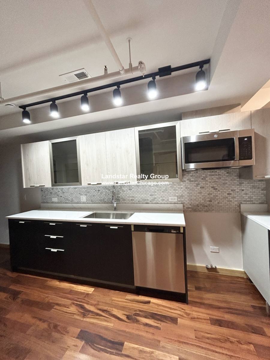 House for rent at 4611 S Ellis Ave, Chicago, IL 60653