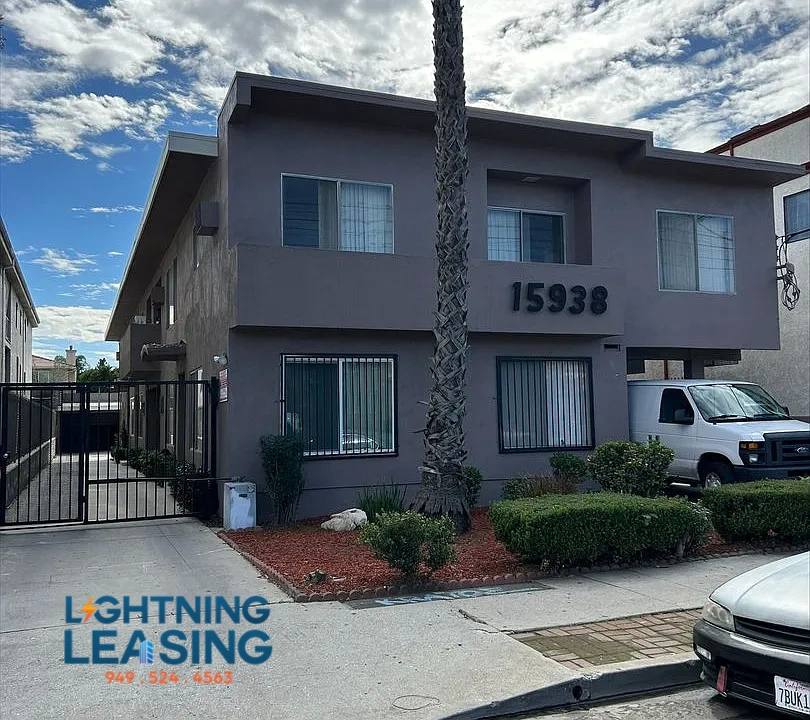 Apartment for rent at 15939 3 2 Vanowen St #11B, Van Nuys, CA 91406