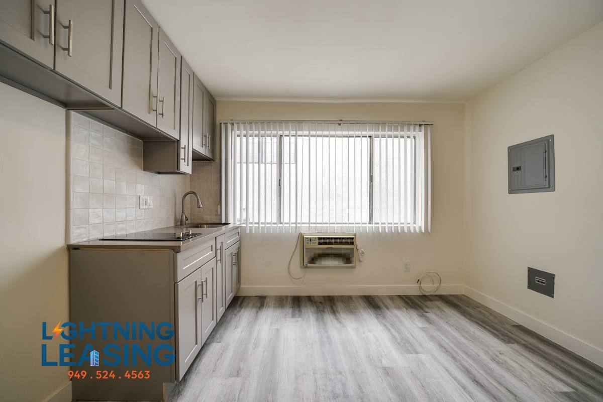 Apartment for rent at 15939 3 2 Vanowen St #11B, Van Nuys, CA 91406