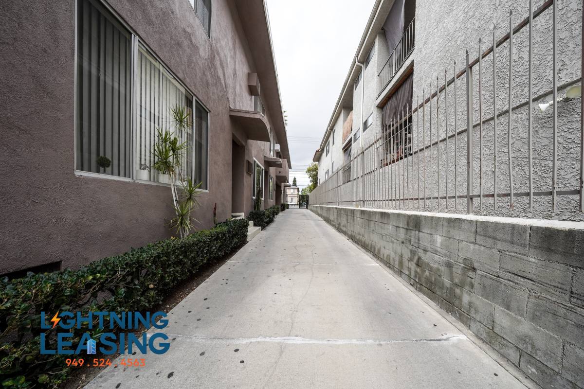 Apartment for rent at 15939 3 2 Vanowen St #11B, Van Nuys, CA 91406