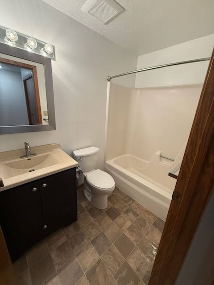 Apartment for rent at 2302 14th Ave N, Clear Lake, IA 50428
