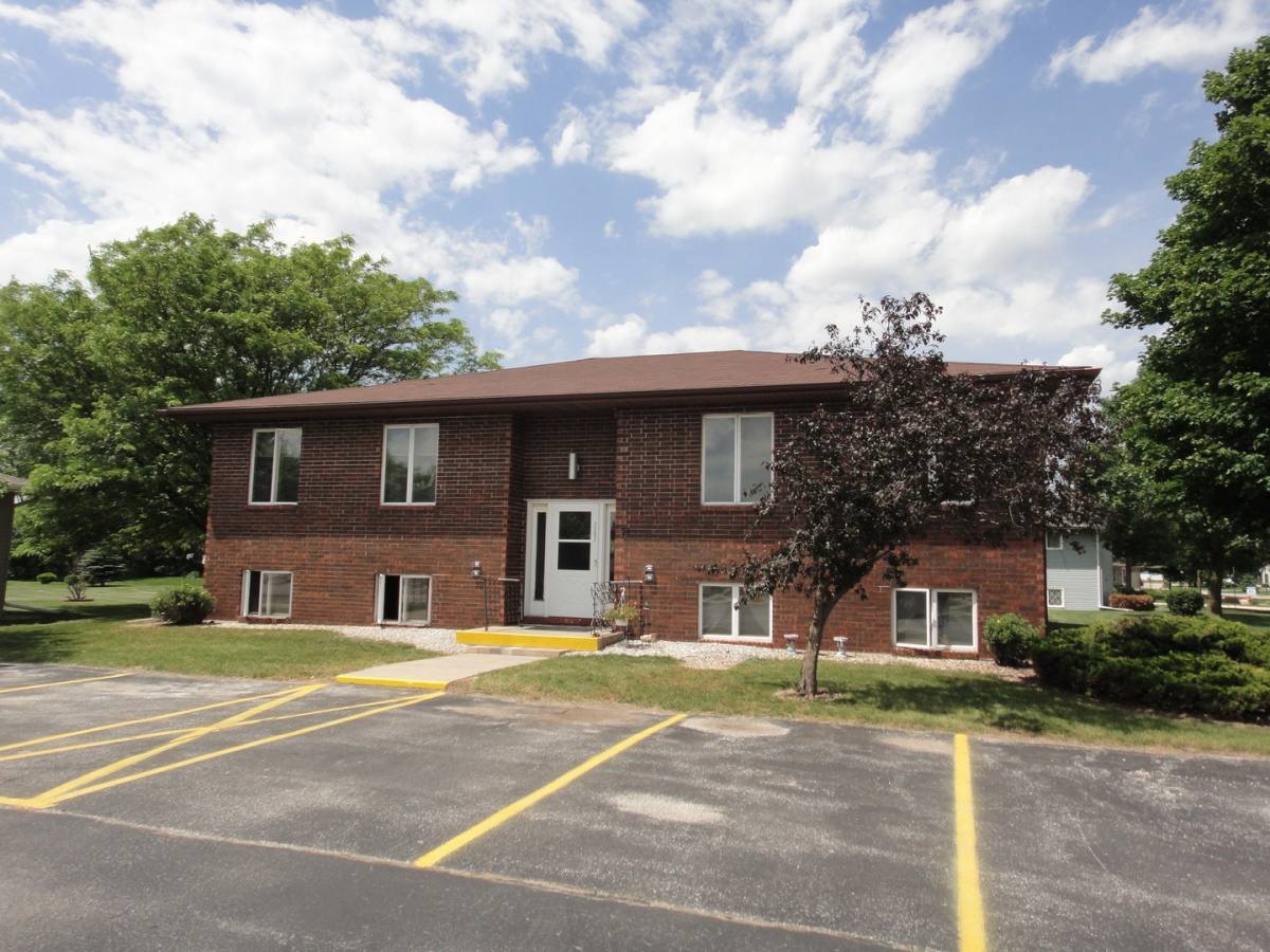 Apartment for rent at 2302 14th Ave N, Clear Lake, IA 50428