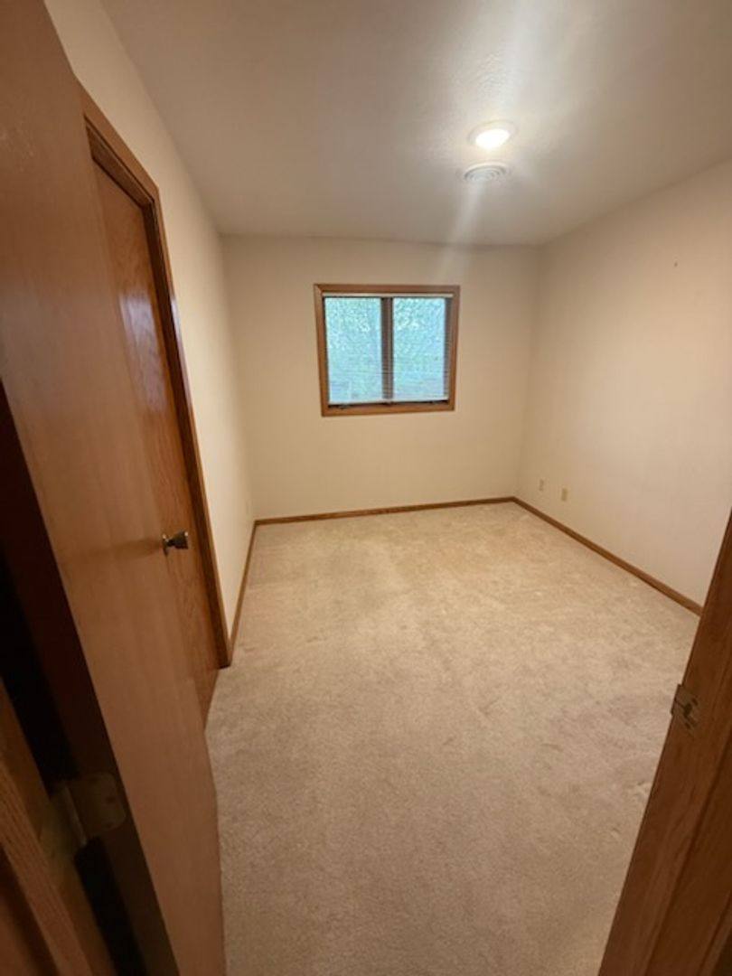 Apartment for rent at 2302 14th Ave N, Clear Lake, IA 50428