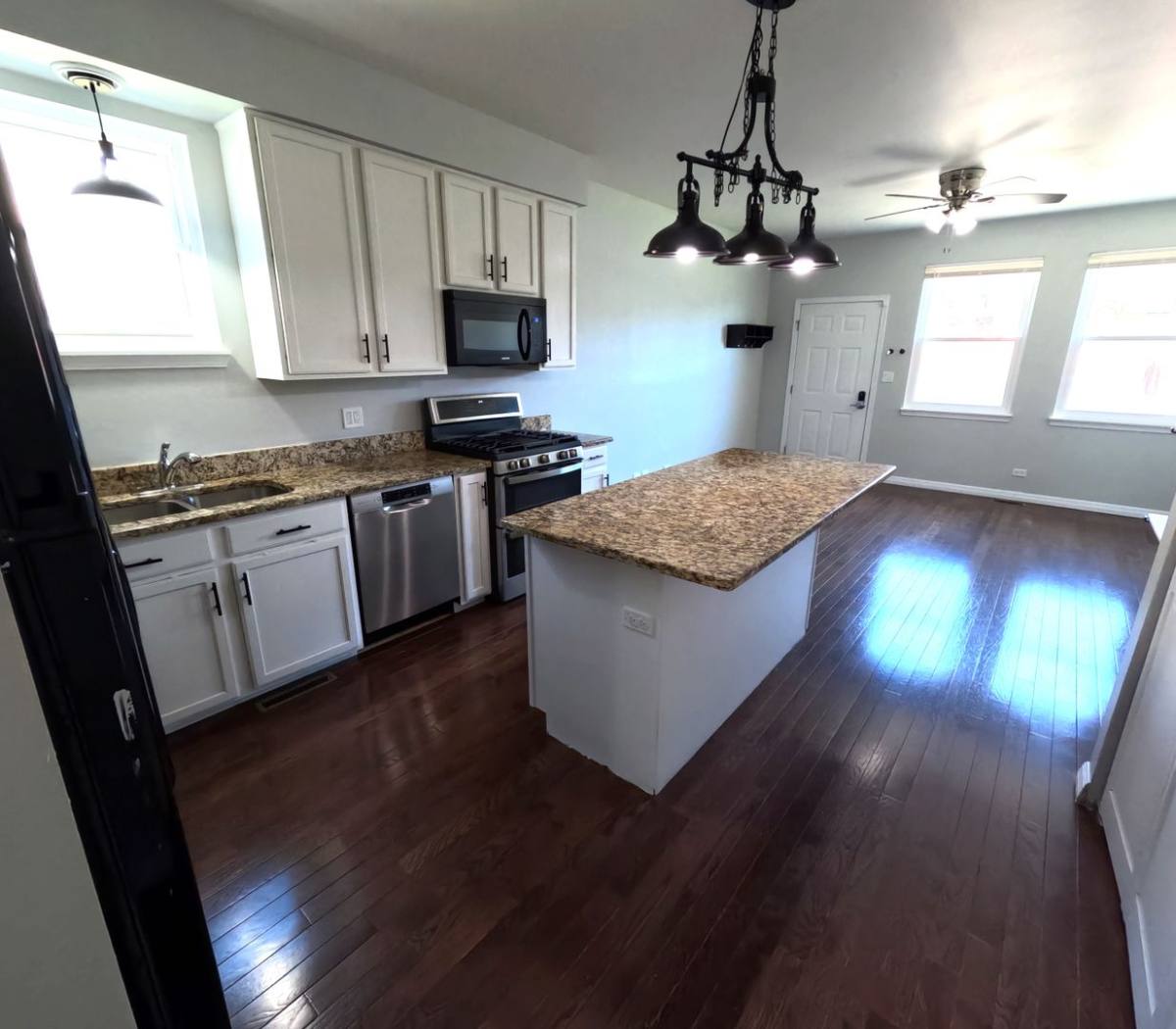 Apartment for rent at 3629 S Indiana Ave, Chicago, IL 60653