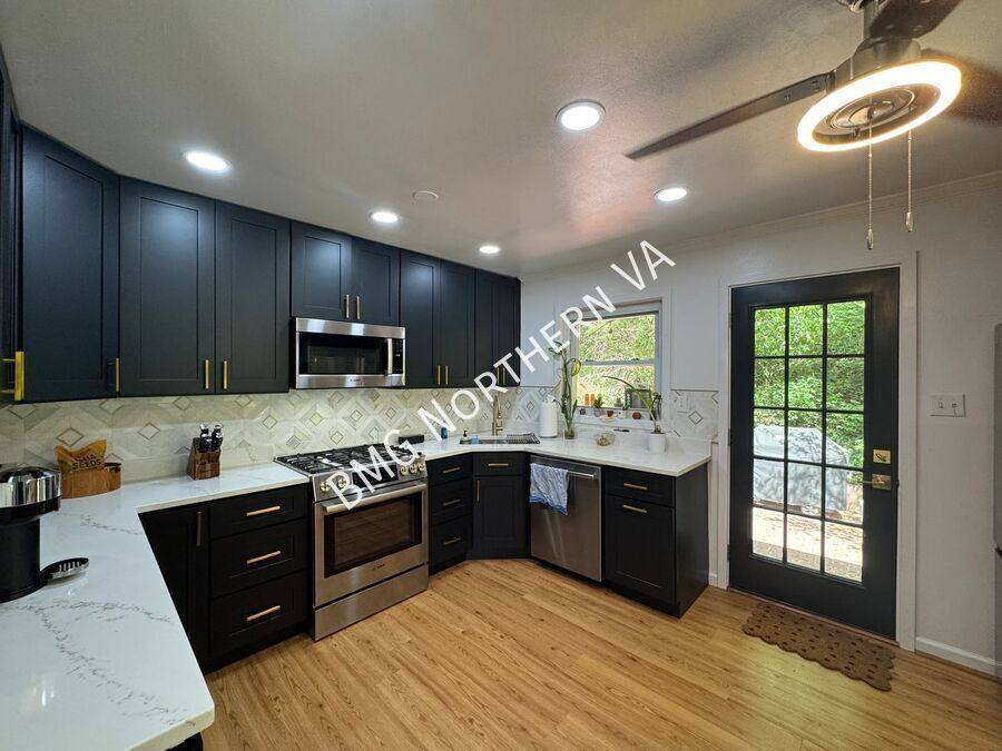 House for rent at 6413 Berkshire Dr, Alexandria, VA 22310