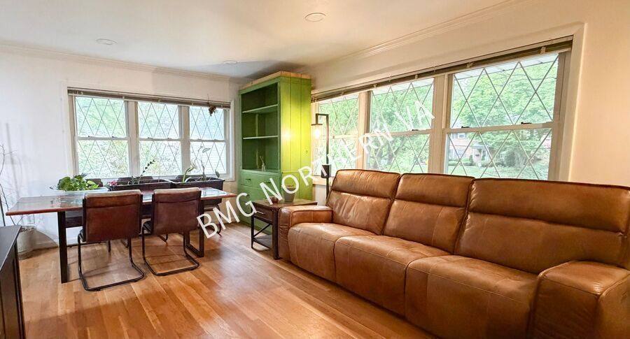 House for rent at 6413 Berkshire Dr, Alexandria, VA 22310