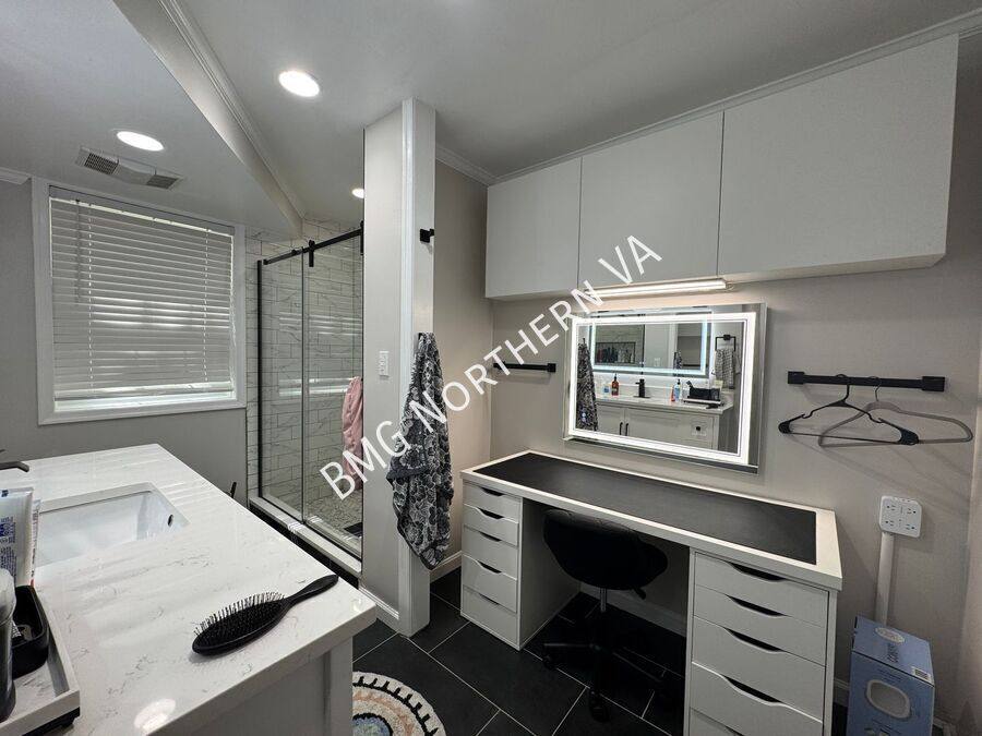 House for rent at 6413 Berkshire Dr, Alexandria, VA 22310