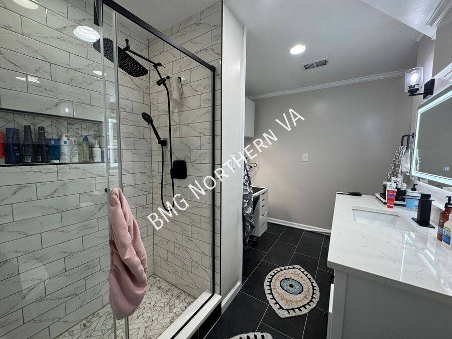 House for rent at 6413 Berkshire Dr, Alexandria, VA 22310