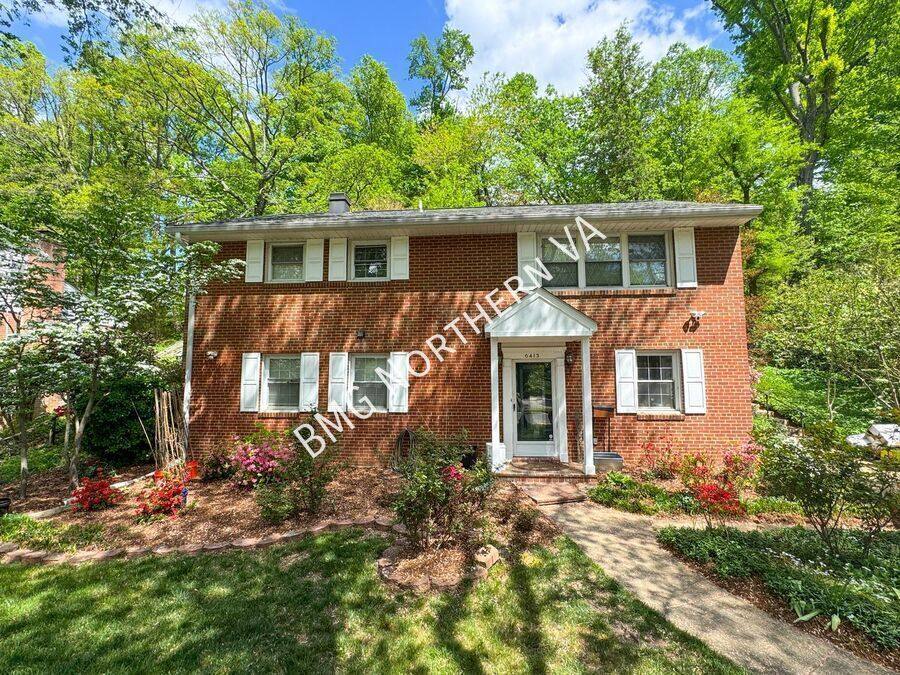 House for rent at 6413 Berkshire Dr, Alexandria, VA 22310
