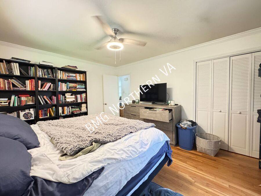 House for rent at 6413 Berkshire Dr, Alexandria, VA 22310
