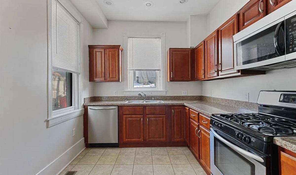 House for rent at 216 W Broadway, Red Lion, PA 17356