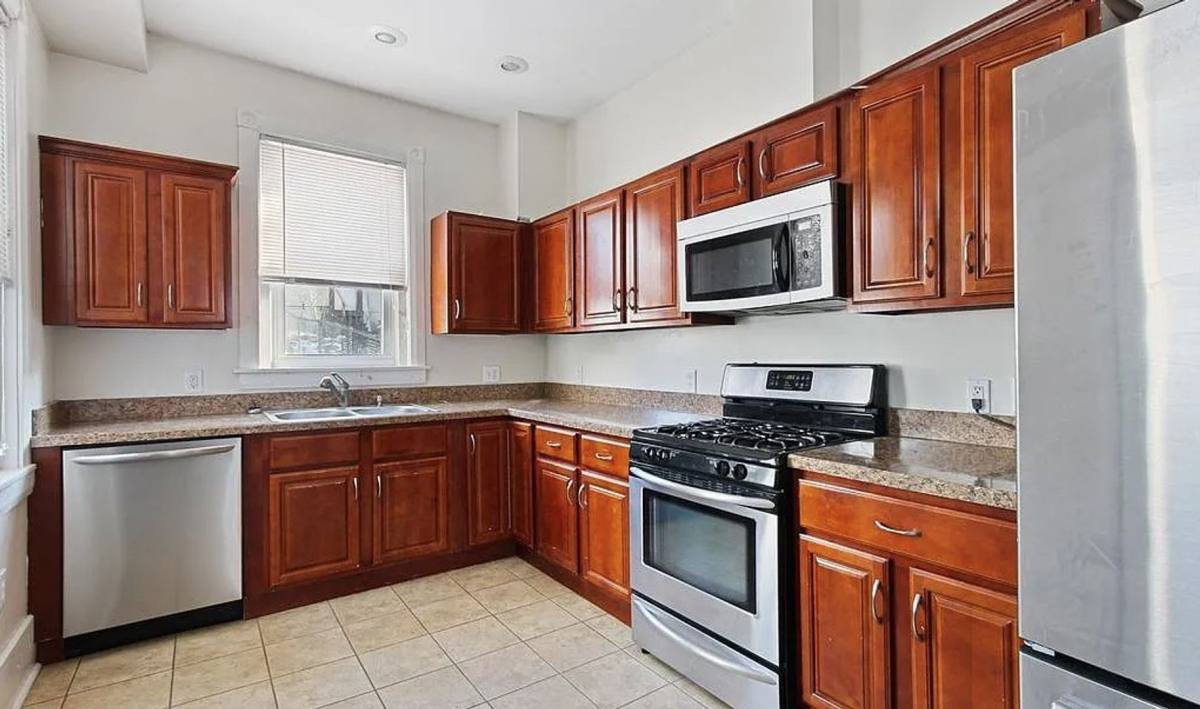 House for rent at 216 W Broadway, Red Lion, PA 17356