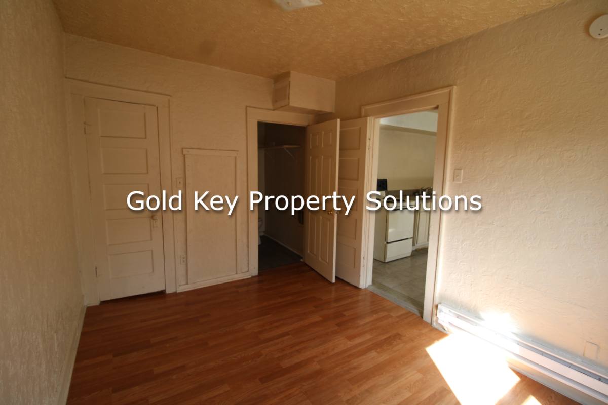 Apartment for rent at 2527 Chase St, Anderson, IN 46016