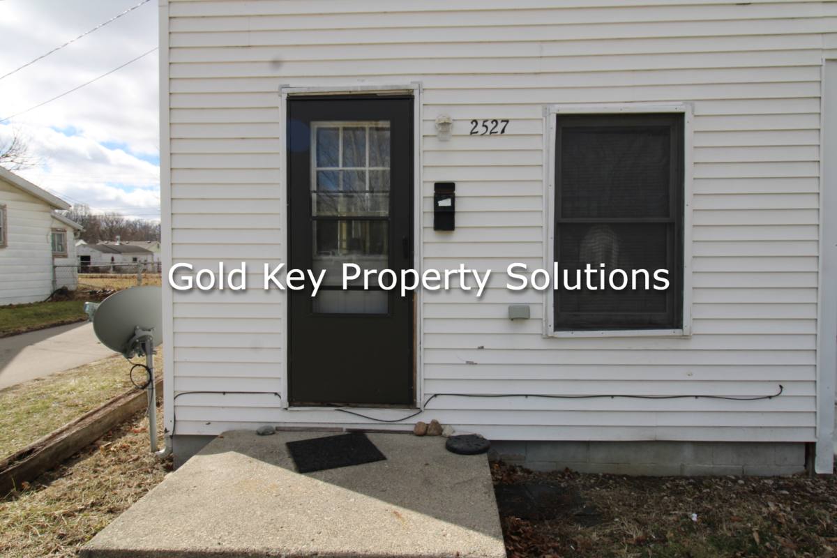 Apartment for rent at 2527 Chase St, Anderson, IN 46016